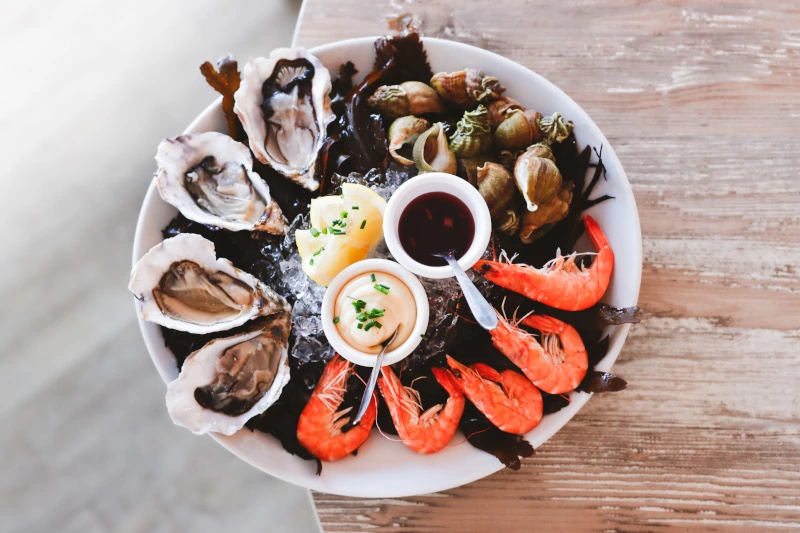 Image plate of shellfish, prawns and oysters