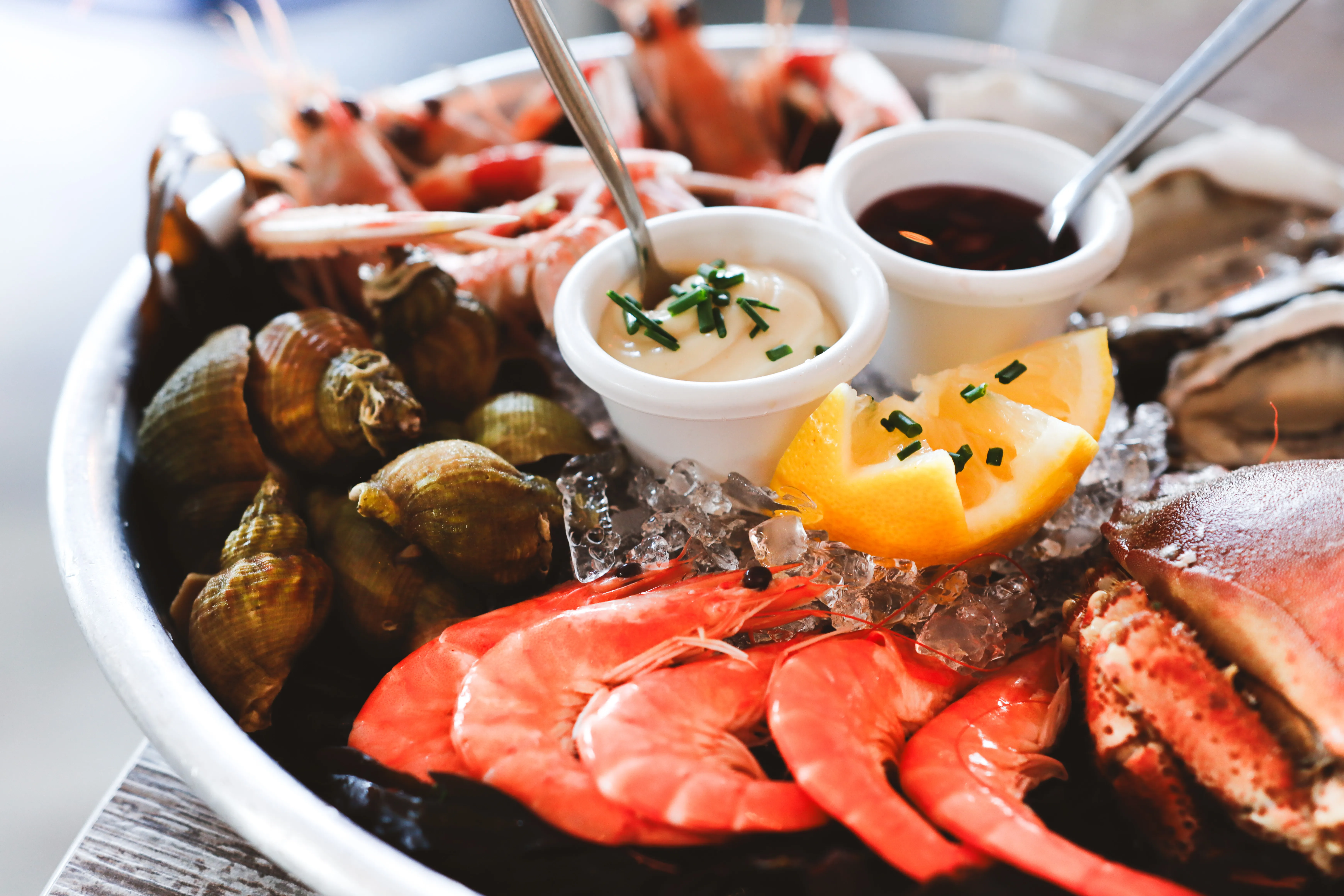 Image plate of seafood: prawns, oysters, molluscs...