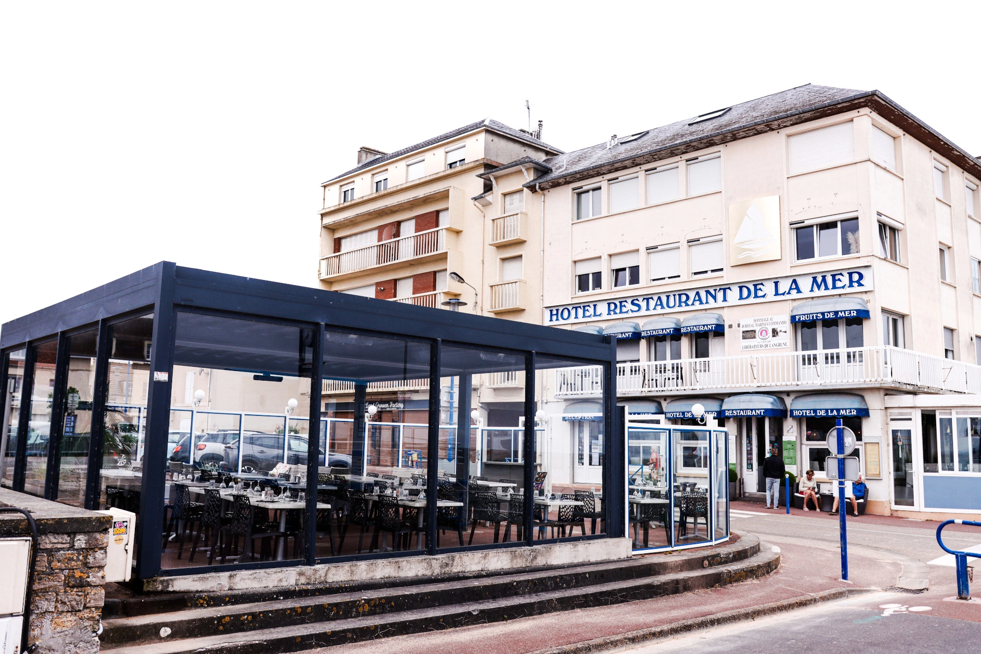 Image of the front of the Hotel Restaurant de la mer in Langrune sur Mer