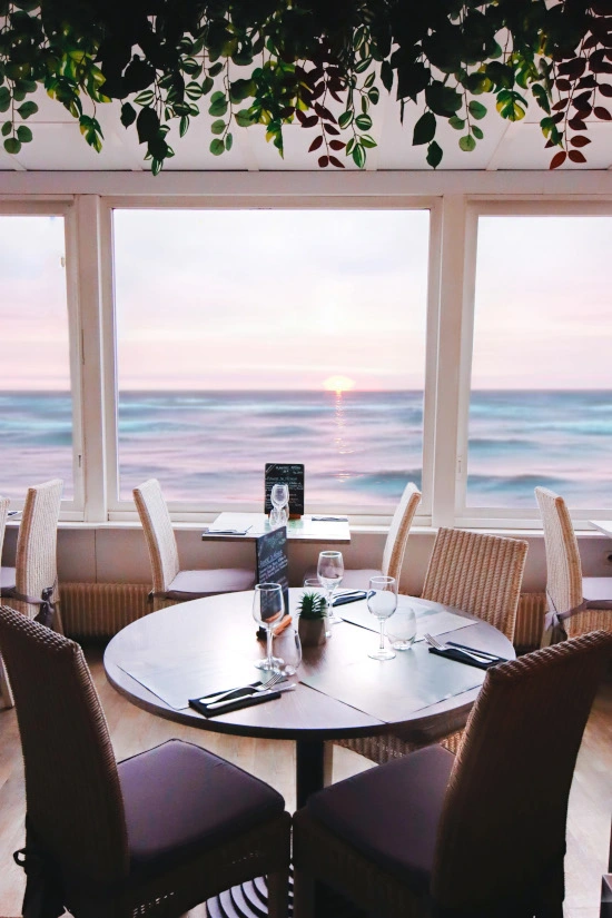 Interior of the restaurant - Hôtel Restaurant at Langrune sur Mer