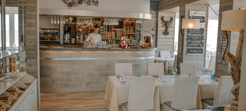 Le restaurant avec vue sur mer - Hôtel Restaurant de la mer à Langrune sur Mer